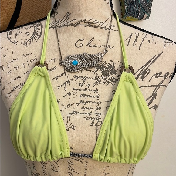 Vibrant Green Bikini Set - Picture 2 of 7